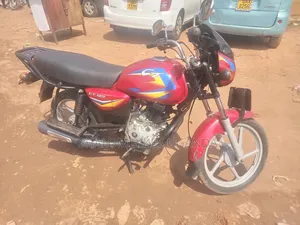 Bajaj Boxer 125 2023 Red