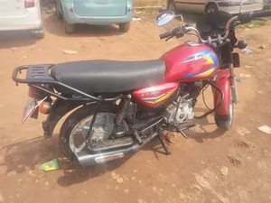 Bajaj Boxer 125 2023 Red