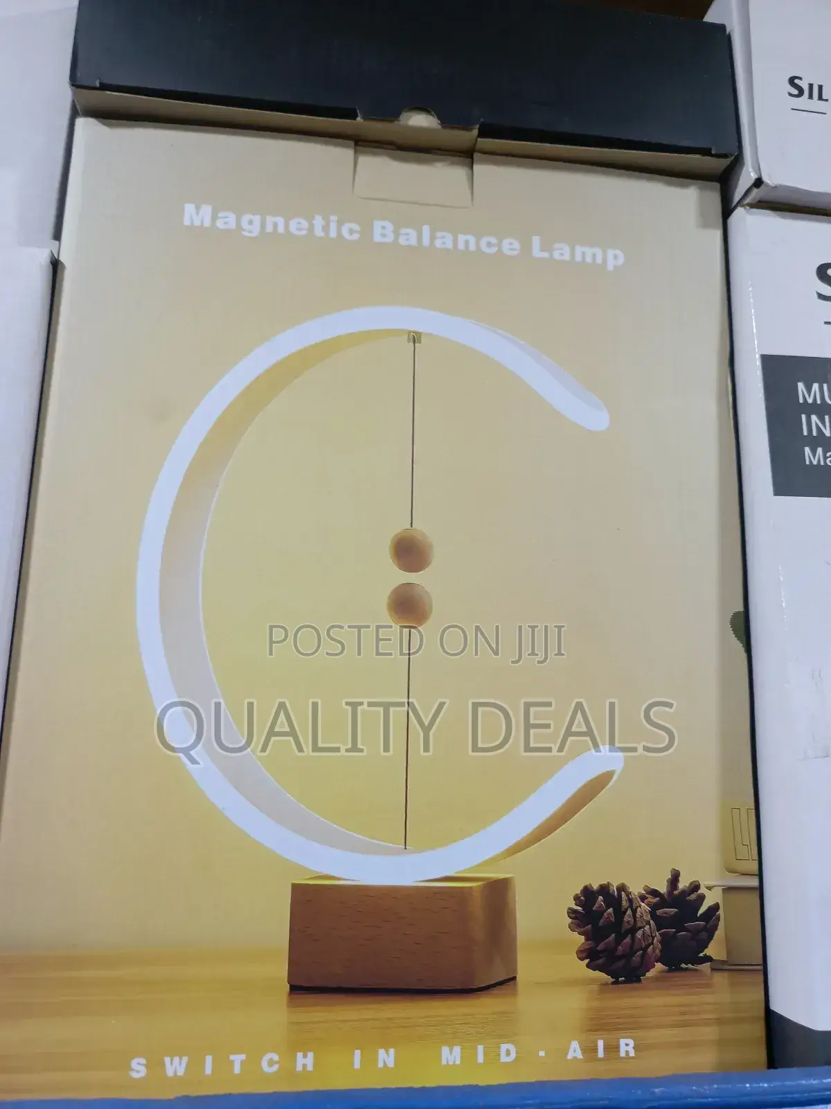 Tabletop Magnetic Balance Lamp