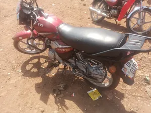 TVS HLX 125 2020 Red