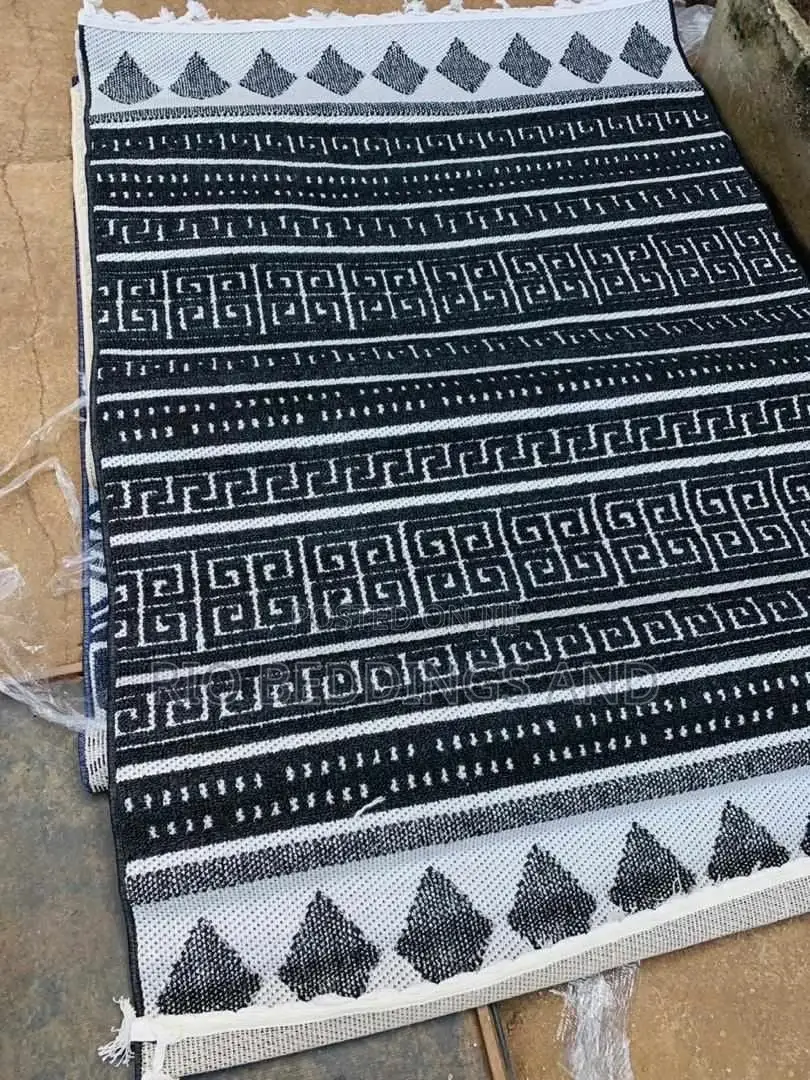 Center Carpet Available ( 1•5x2 Meters 2x3 Meters)