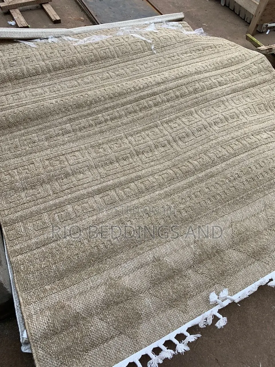 Center Carpet Available ( 1•5x2 Meters 2x3 Meters)