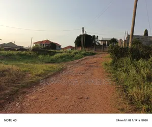 100by50ft Plot for Sale in Buwaate