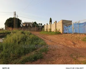 100by50ft Plot for Sale in Buwaate