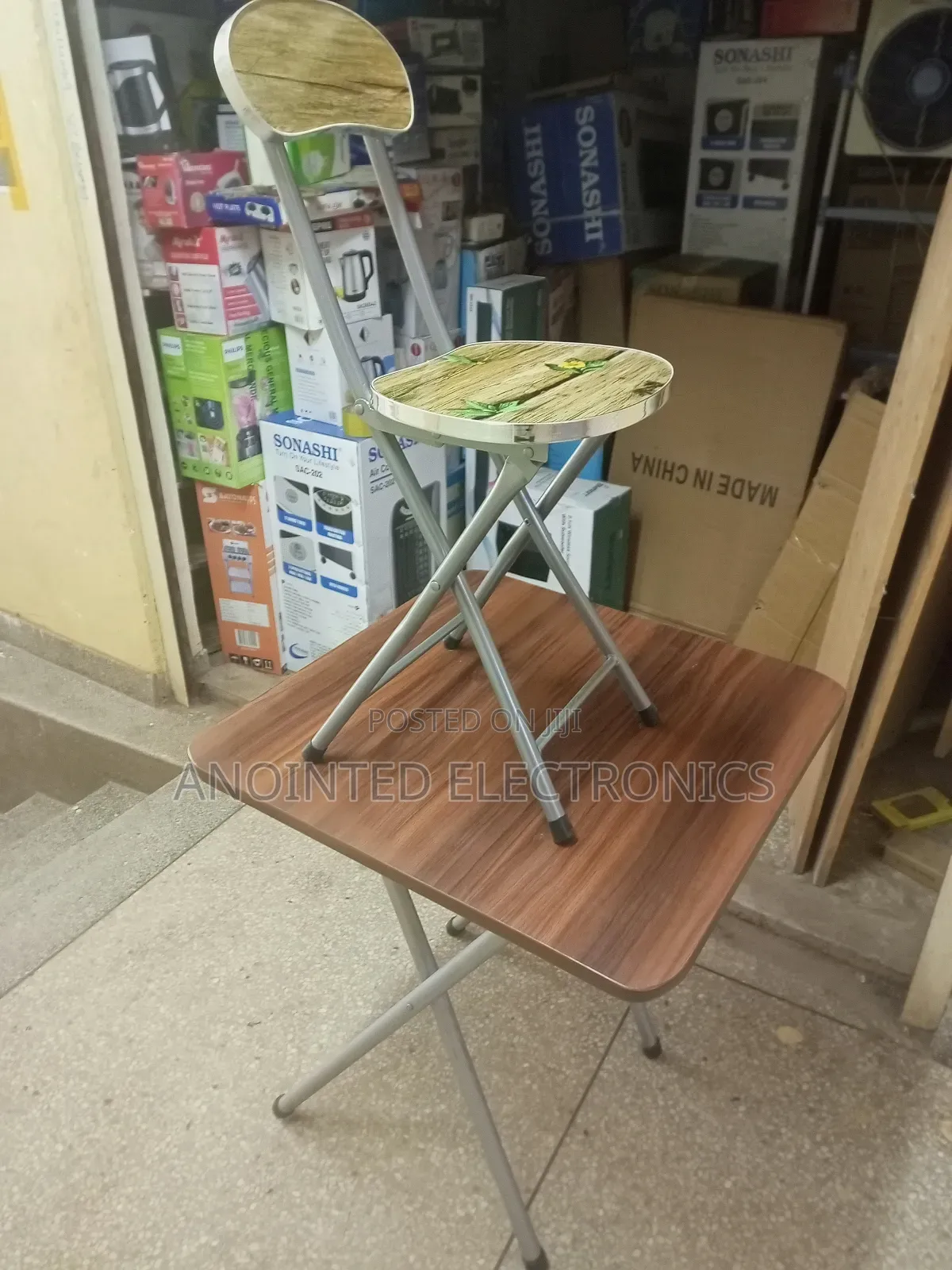 Foldable Reading Table With a Chair
