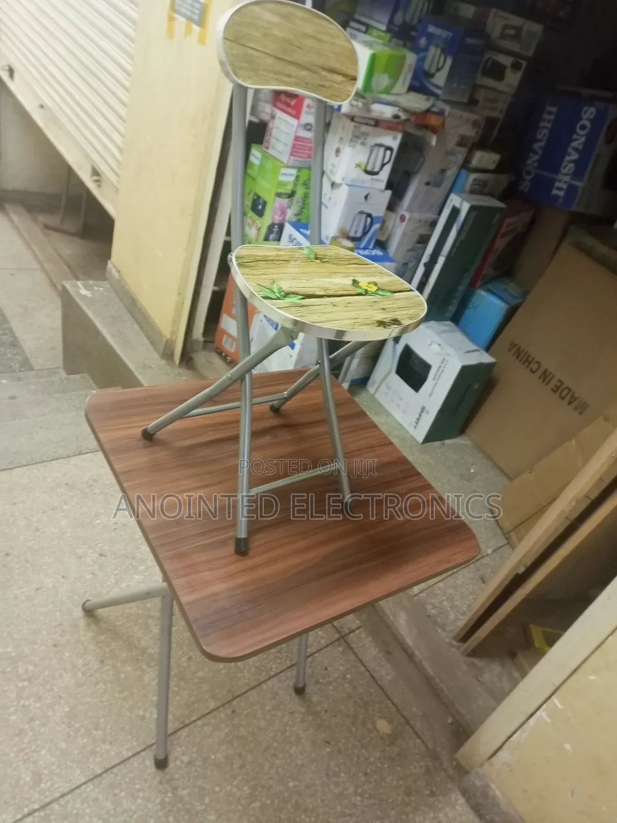 Foldable Reading Table With a Chair
