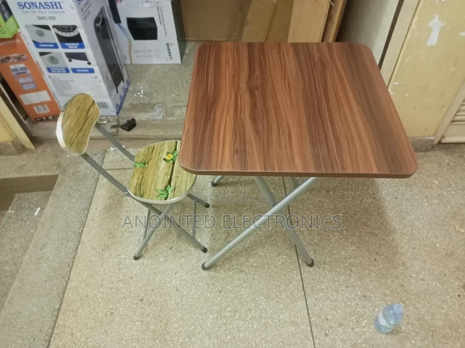 Foldable Reading Table With a Chair