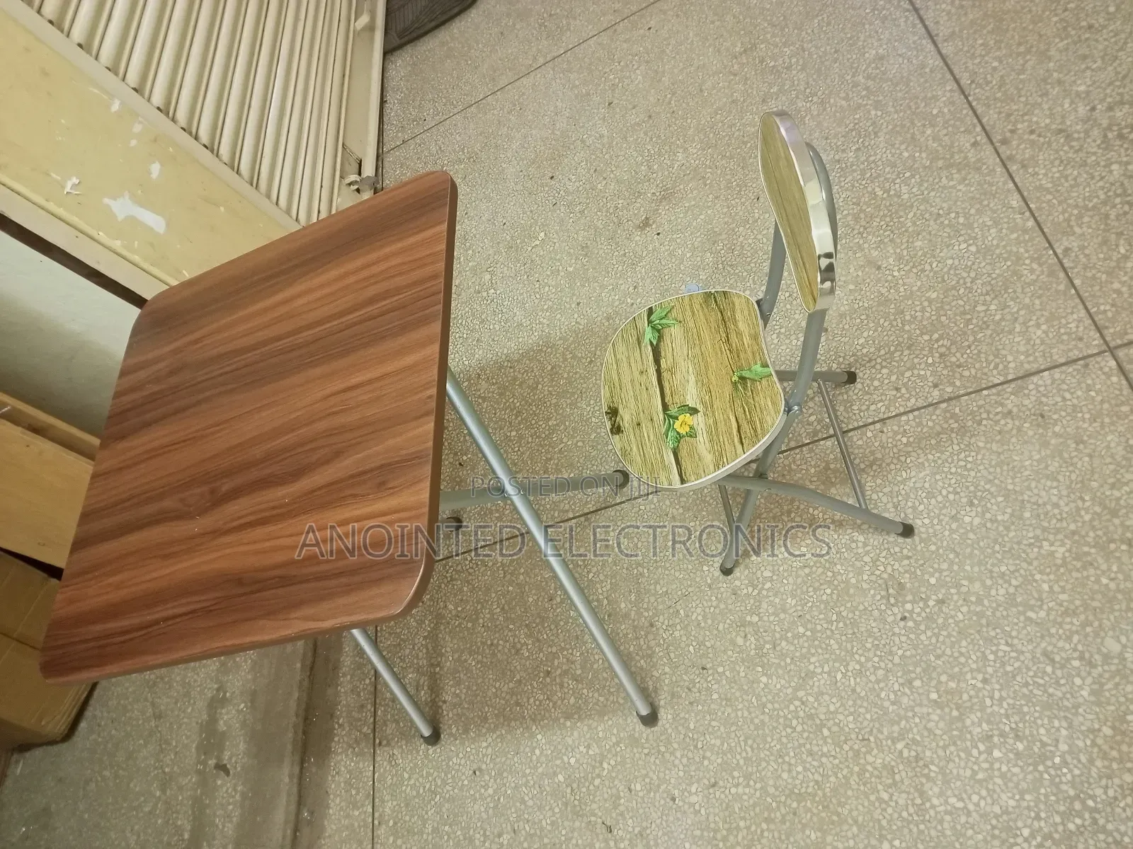 Foldable Reading Table With a Chair