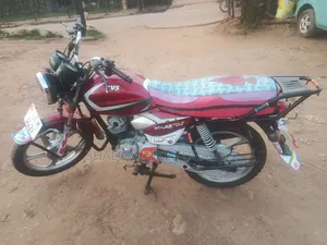 TVS HLX 125 2022 Red