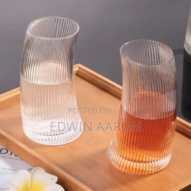 Bow-Shaped Glass Tumbler