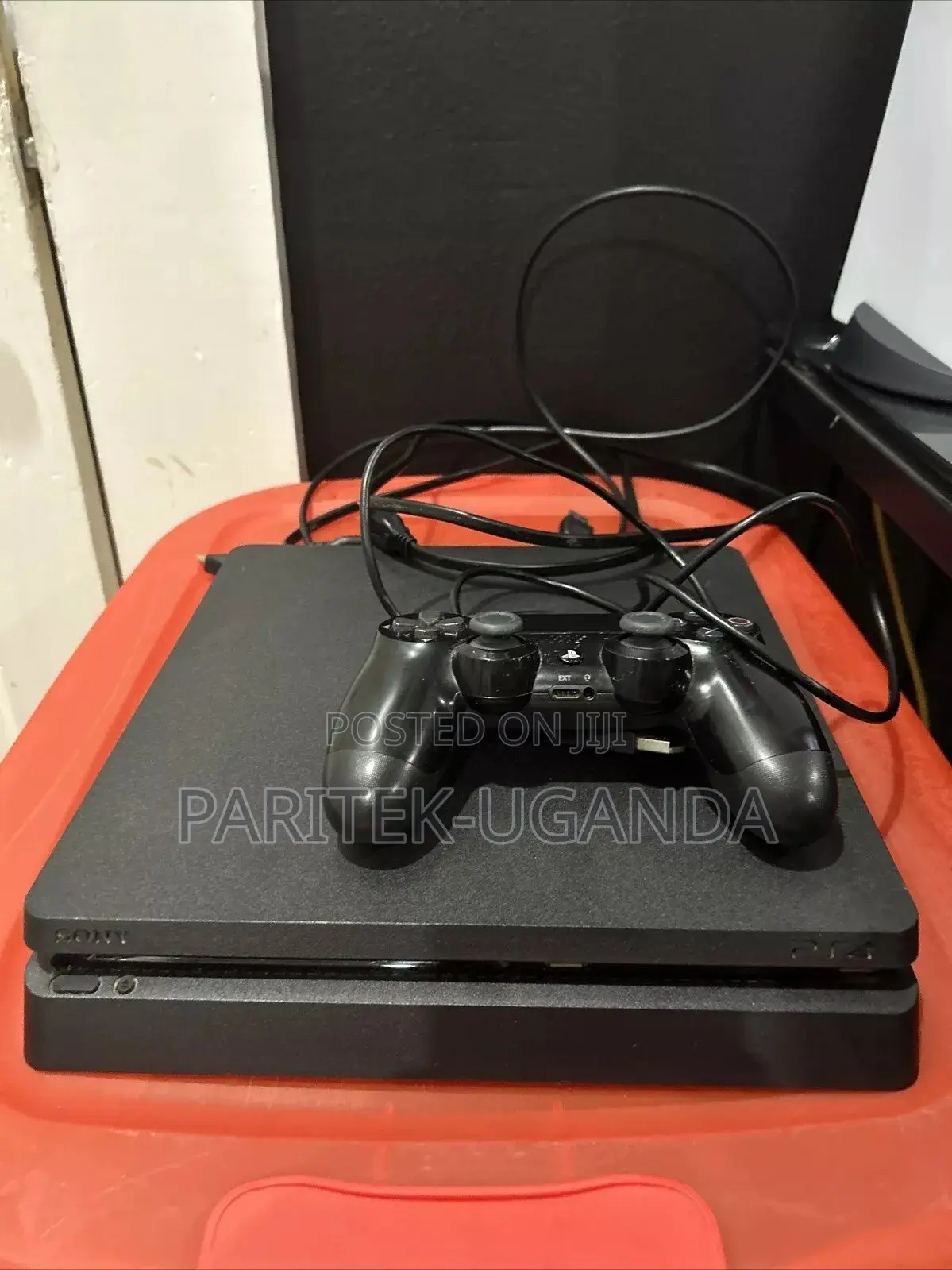 Playstation 4 With 01 Controller and 01 Gmae