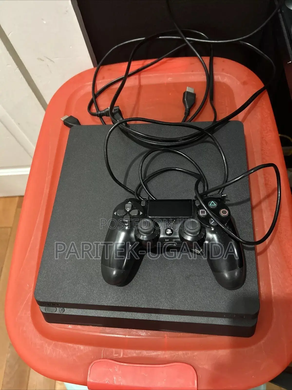 Playstation 4 With 01 Controller and 01 Gmae