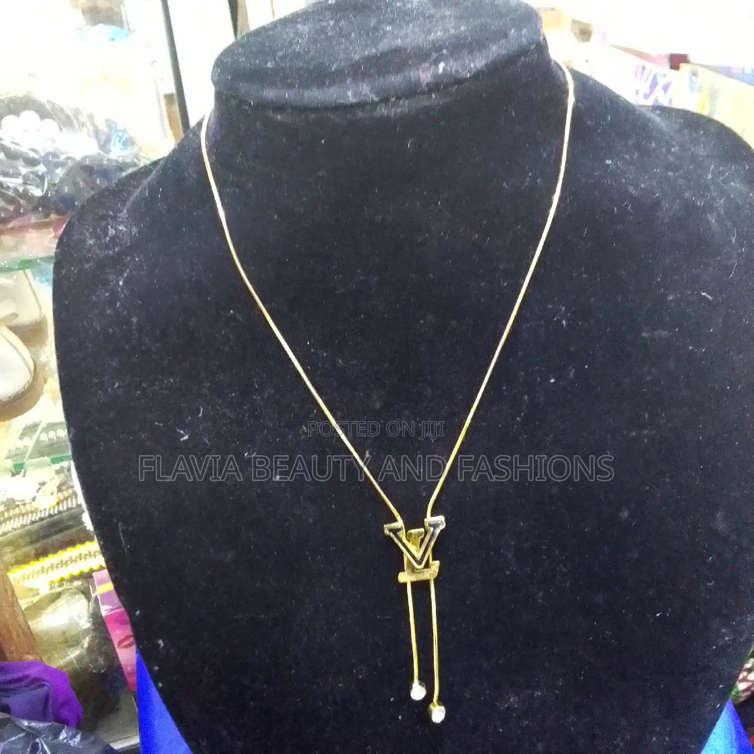 Unique and Simple Necklace for Ladies