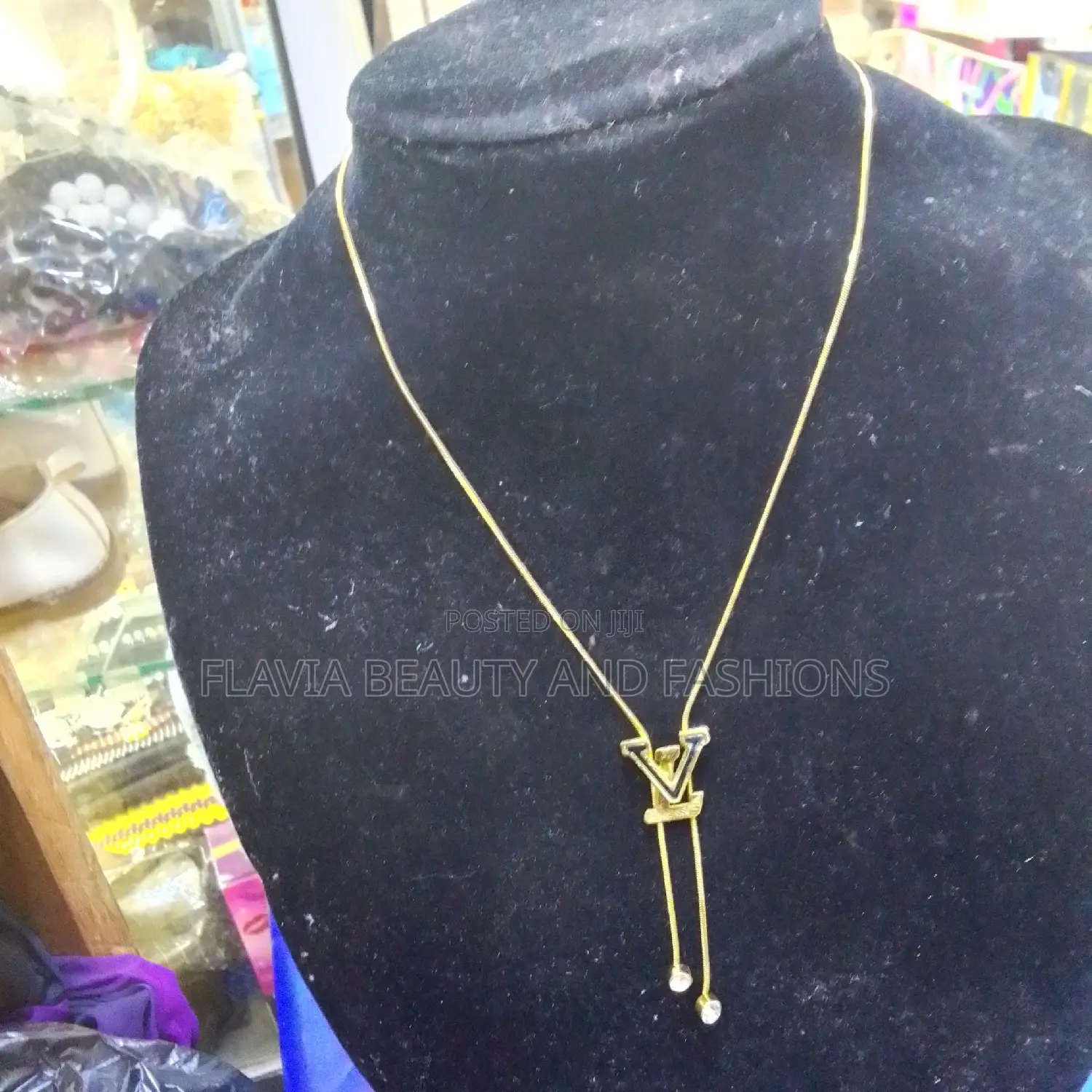 Unique and Simple Necklace for Ladies