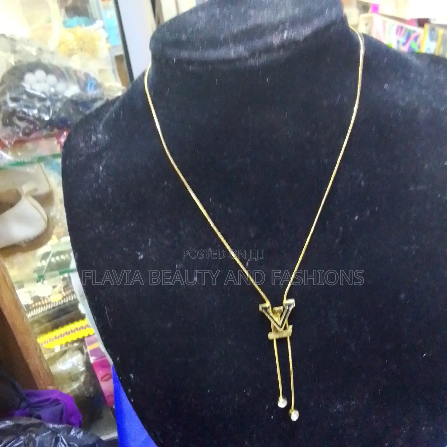 Unique and Simple Necklace for Ladies