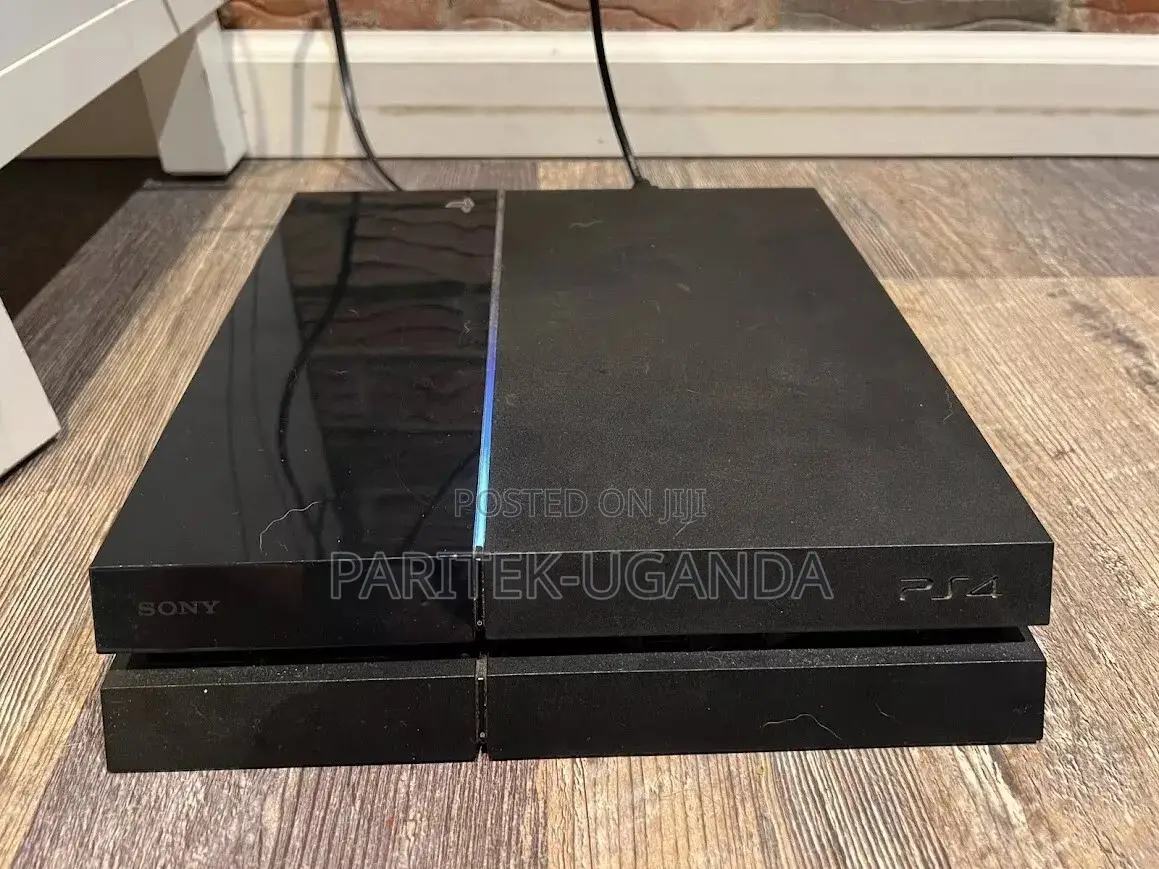 Playstation 4 500GB Console Chipped ,10 Games