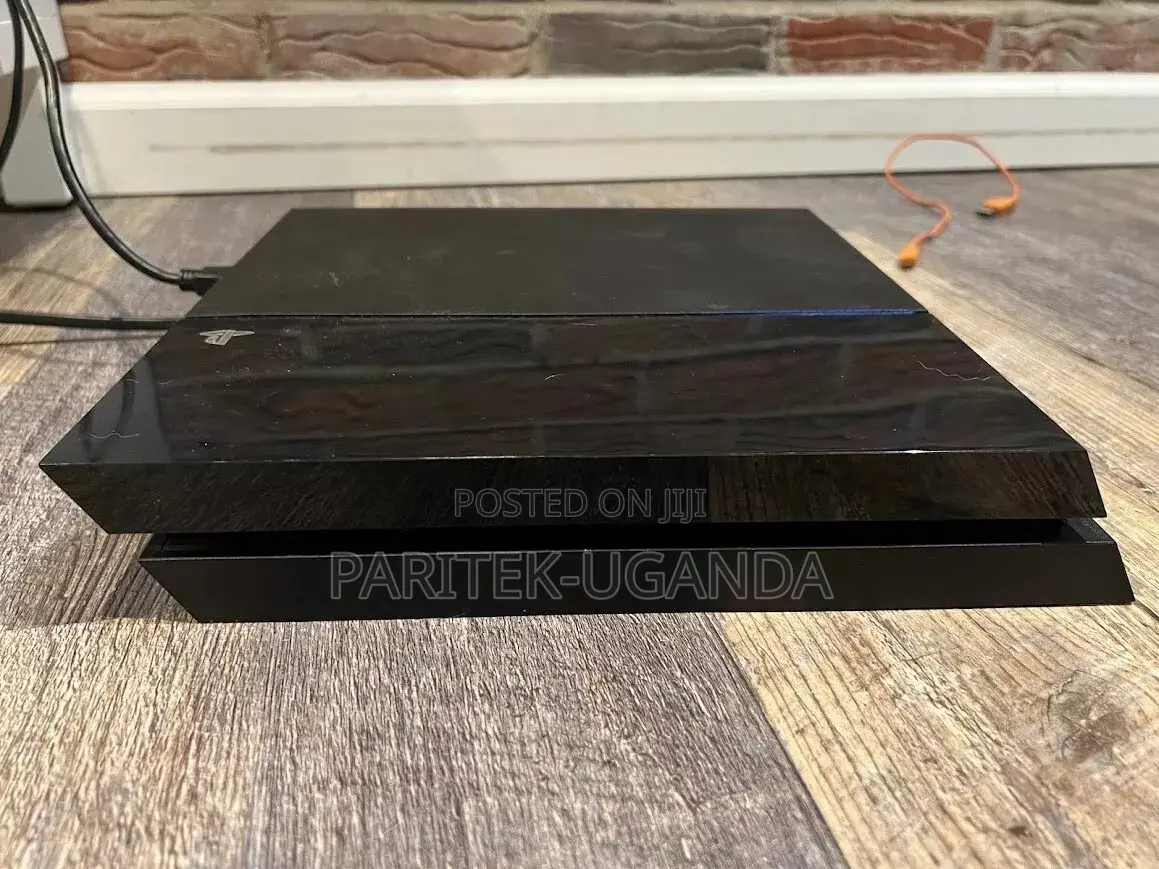 Playstation 4 500GB Console Chipped ,10 Games