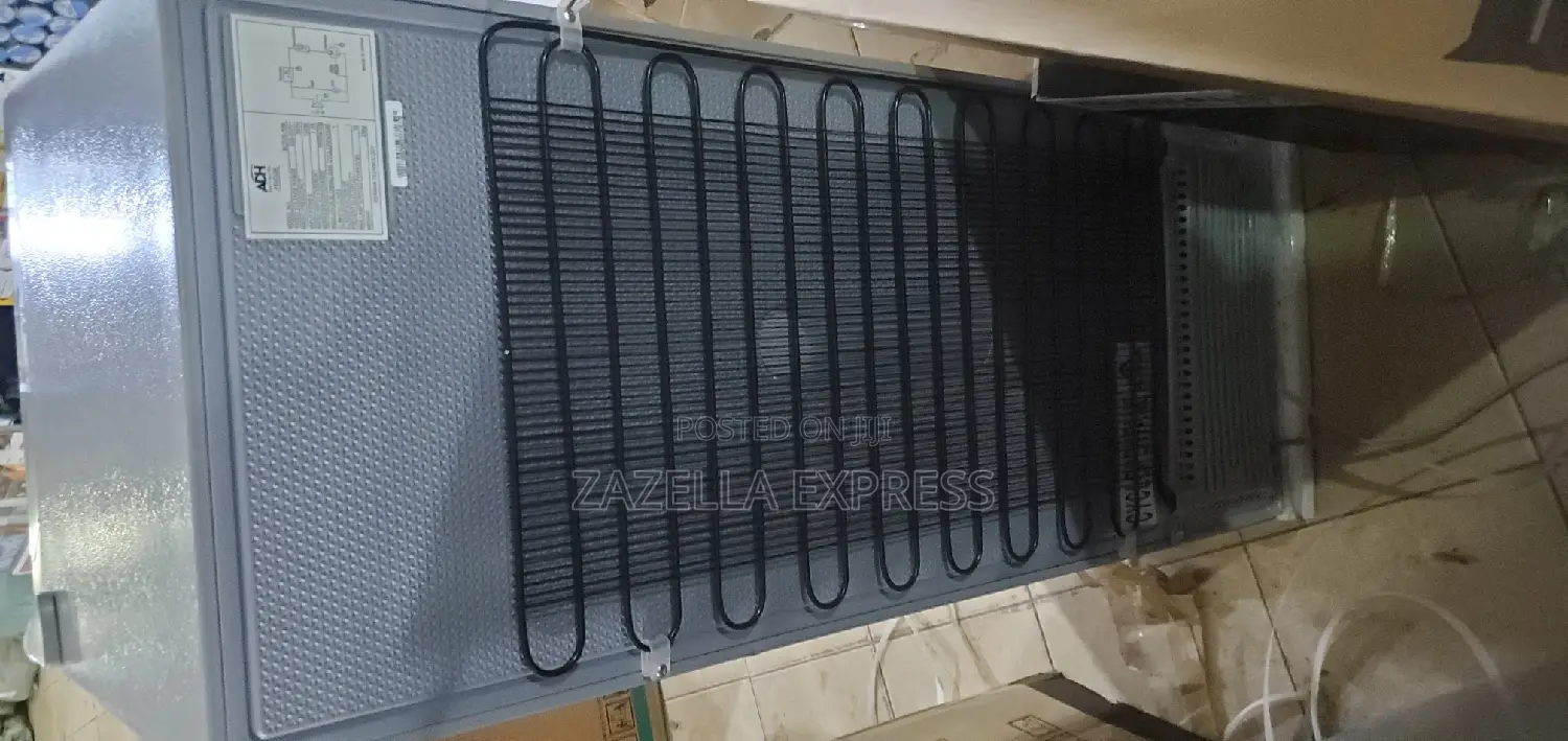 ADH 138 Refrigerator