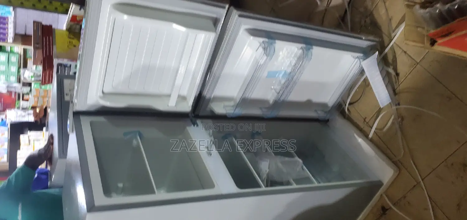 ADH 138 Refrigerator