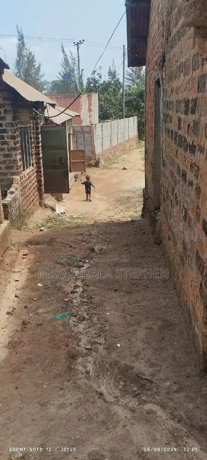 2bdrm House in Ssabagabo-Makindye for sale