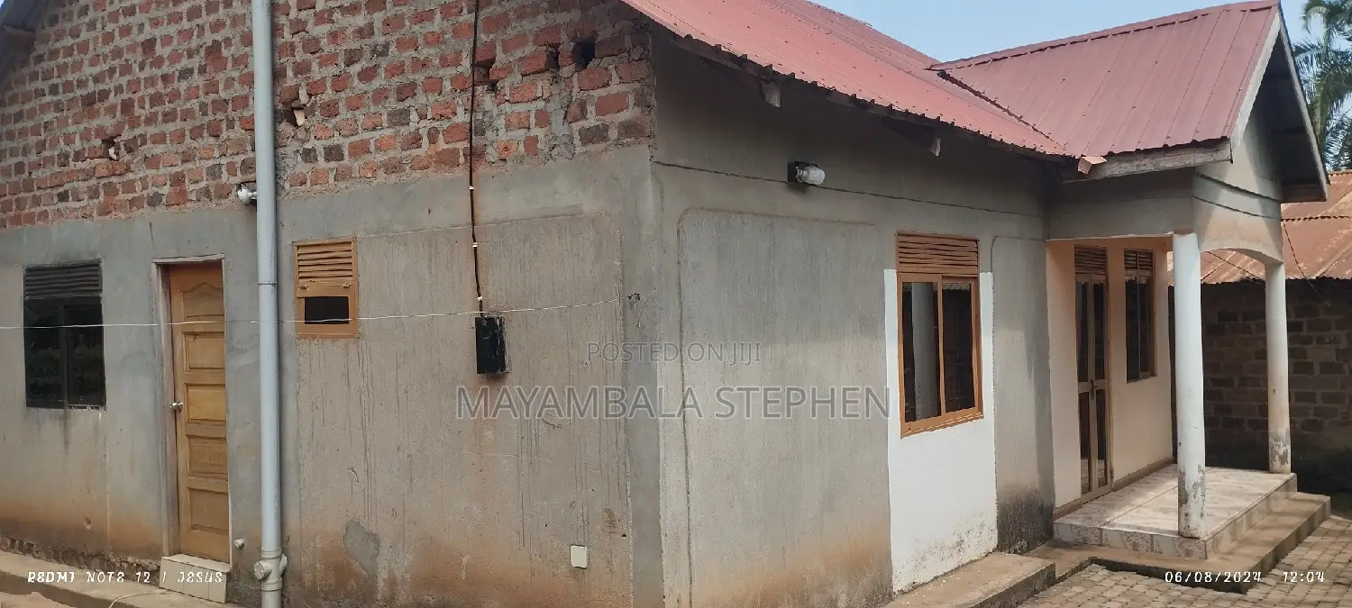 2bdrm House in Ssabagabo-Makindye for sale