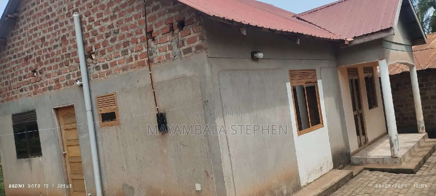 2bdrm House in Ssabagabo-Makindye for sale