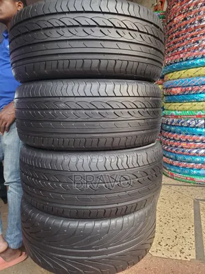 225/40r18 Adent Good Condition.