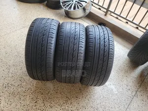 225/40r18 Adent Good Condition.