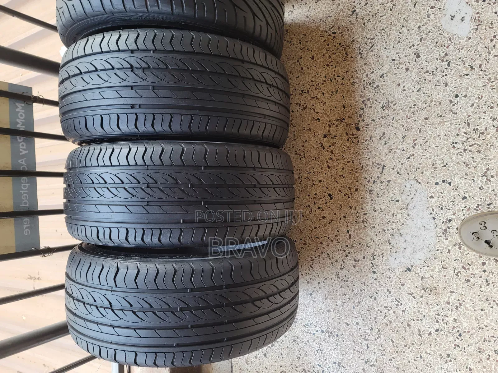 225/40r18 Adent Good Condition.