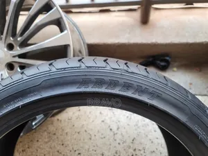 225/40r18 Adent Good Condition.