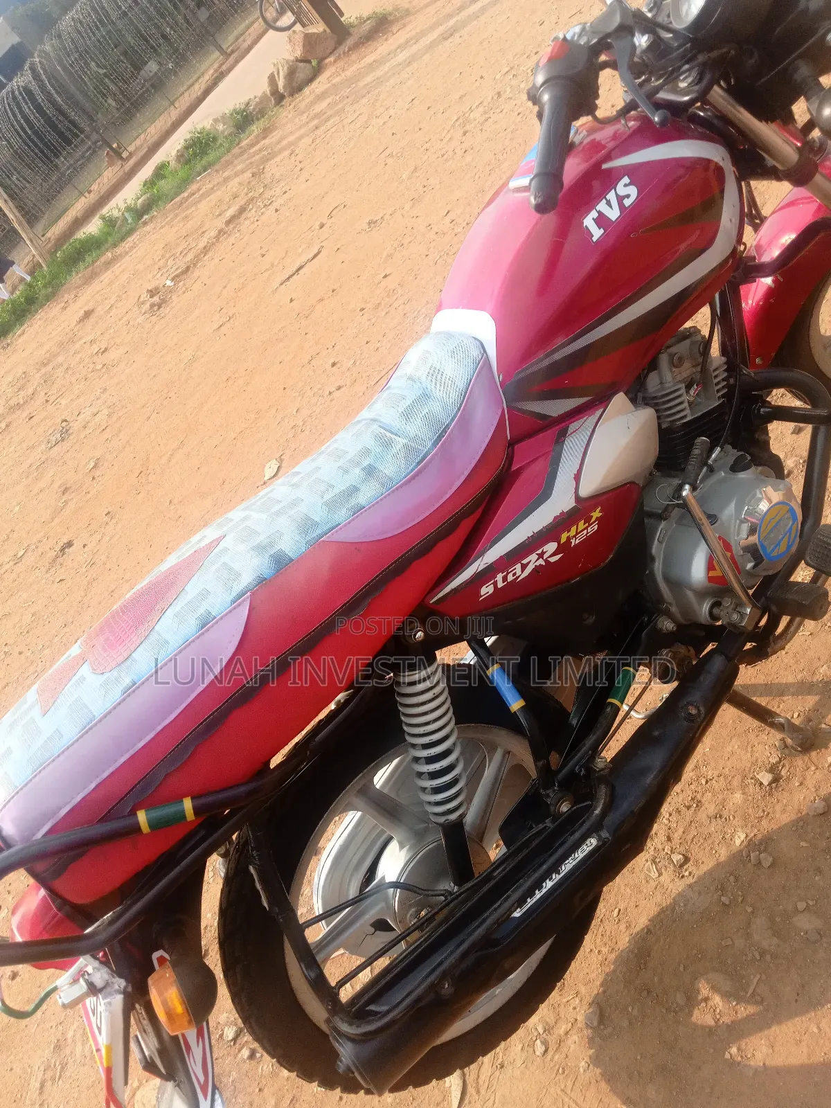 TVS HLX 125 2023 Red