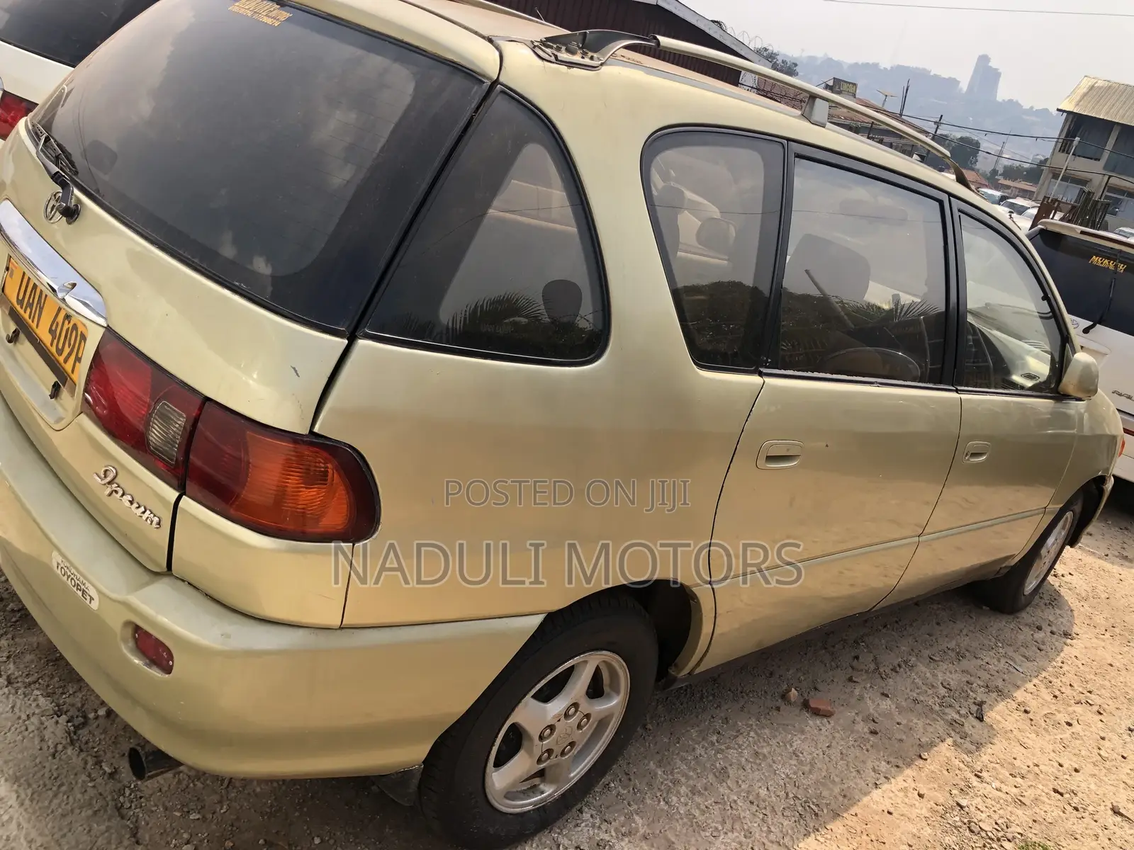 Toyota Ipsum 2000 Gold