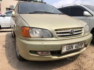 Photo - Toyota Ipsum 2000 Gold