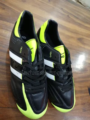 Football Boots for Kids the Starting Size 37