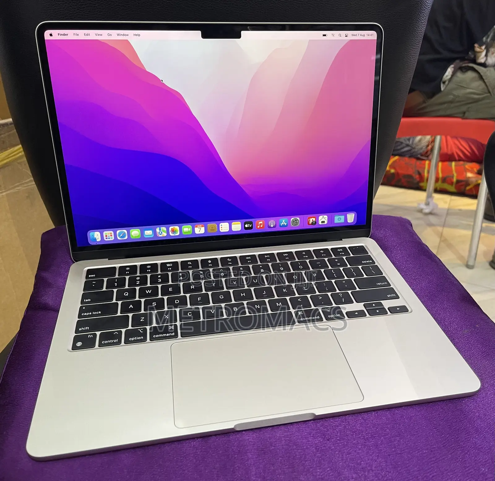 New Laptop Apple MacBook Air 2022 M2 8GB Apple M2 SSD 256GB