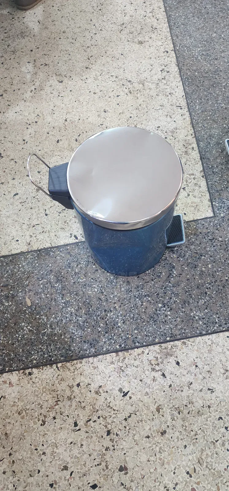 Step on Steel Dustbin (8litres)