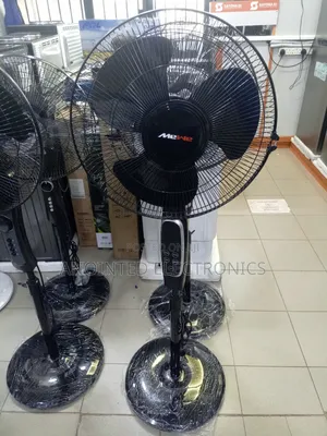 Me We Fans With a Remote
