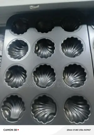 12 Cup Muffins Cupcake Pan/ Mold