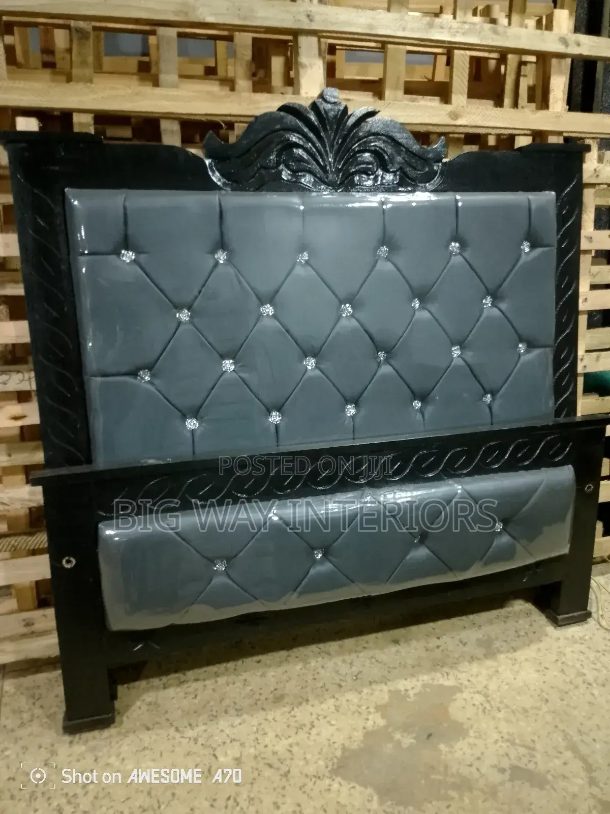 Gray Leather Bed 4x6 With Black Frame