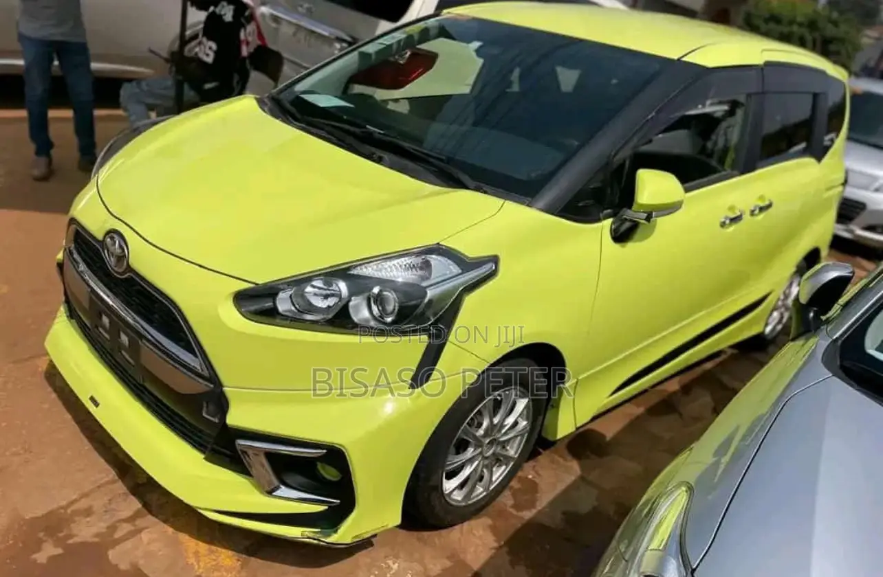 Toyota Sienta 1.5 AWD (6-seater) 2015 Yellow