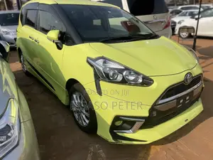 Toyota Sienta 1.5 AWD (6-seater) 2015 Yellow