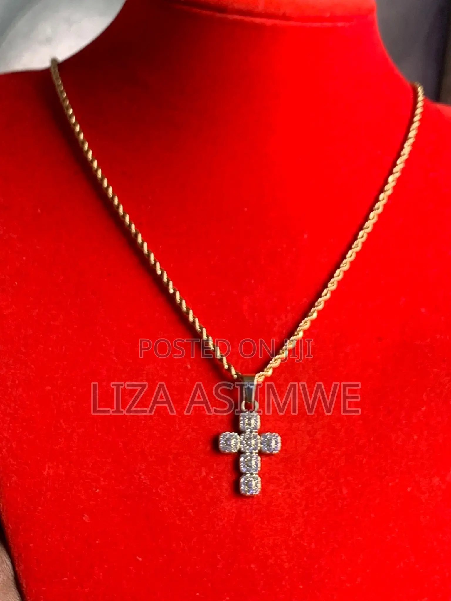 Simple Men’S Necklaces With a Cross Pendant