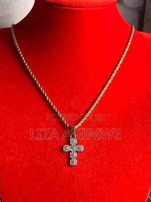Simple Men’S Necklaces With a Cross Pendant