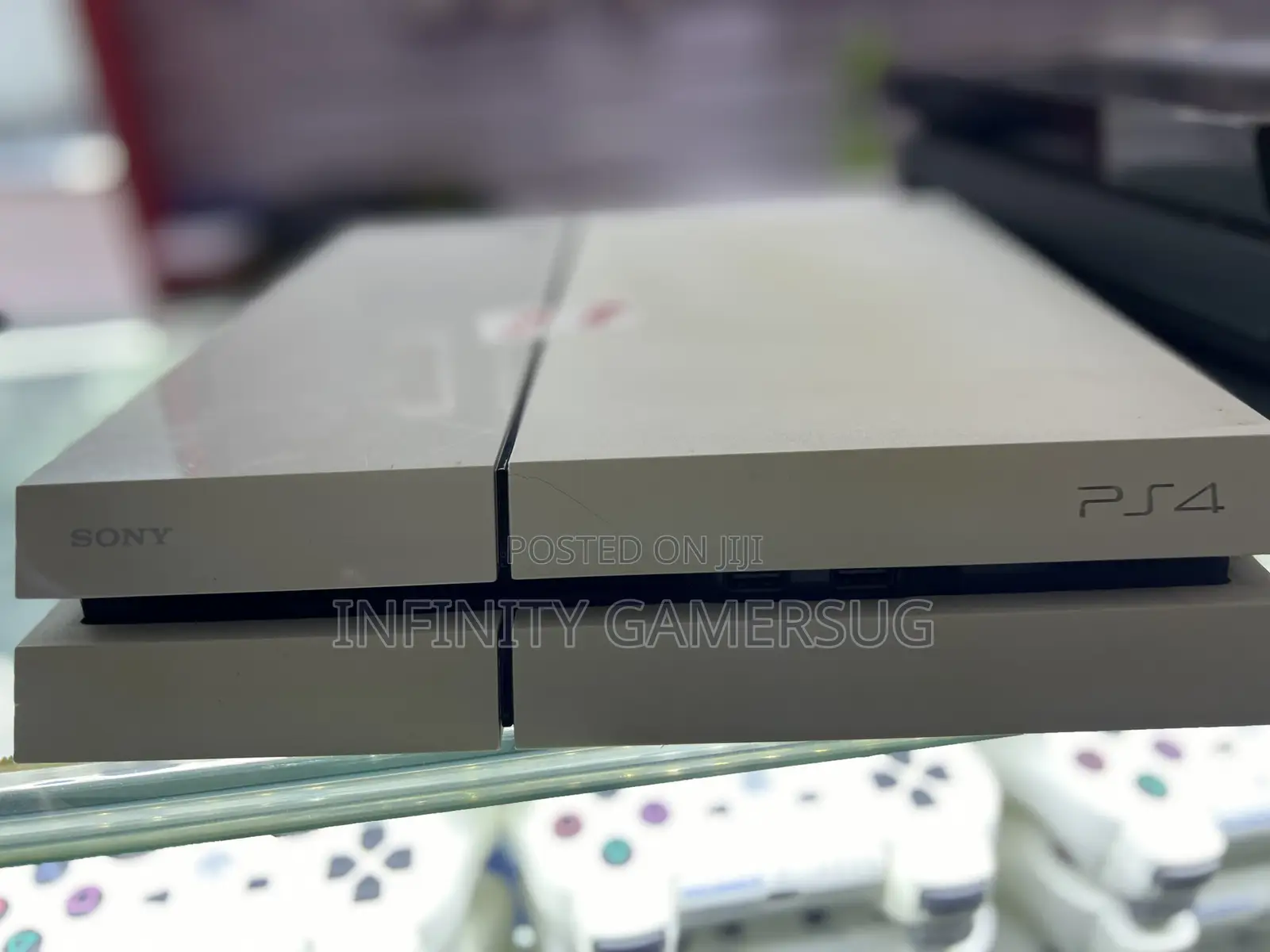 PS4 White Edition