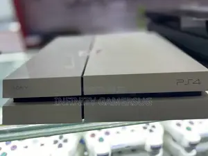 PS4 White Edition