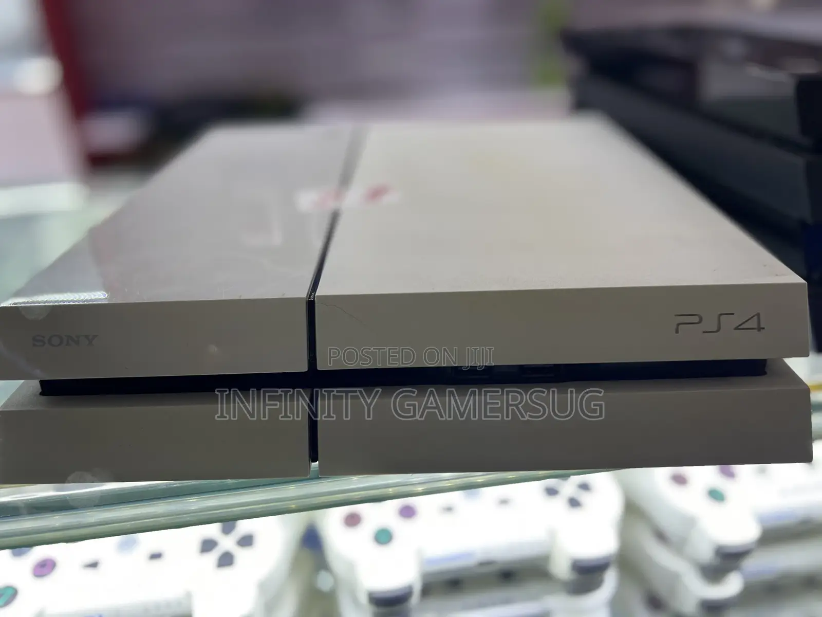 PS4 White Edition