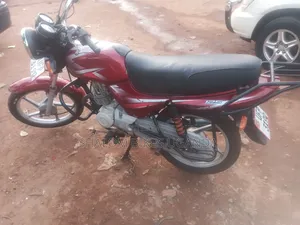 Bajaj Boxer 125 2022 Red