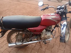 Bajaj Boxer BM100ES 2024 Red