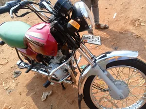 Bajaj Boxer BM100ES 2023 Pink
