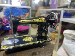 New0 Singer Sewing Machines With Its Stand